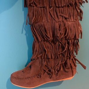 Fringe boots